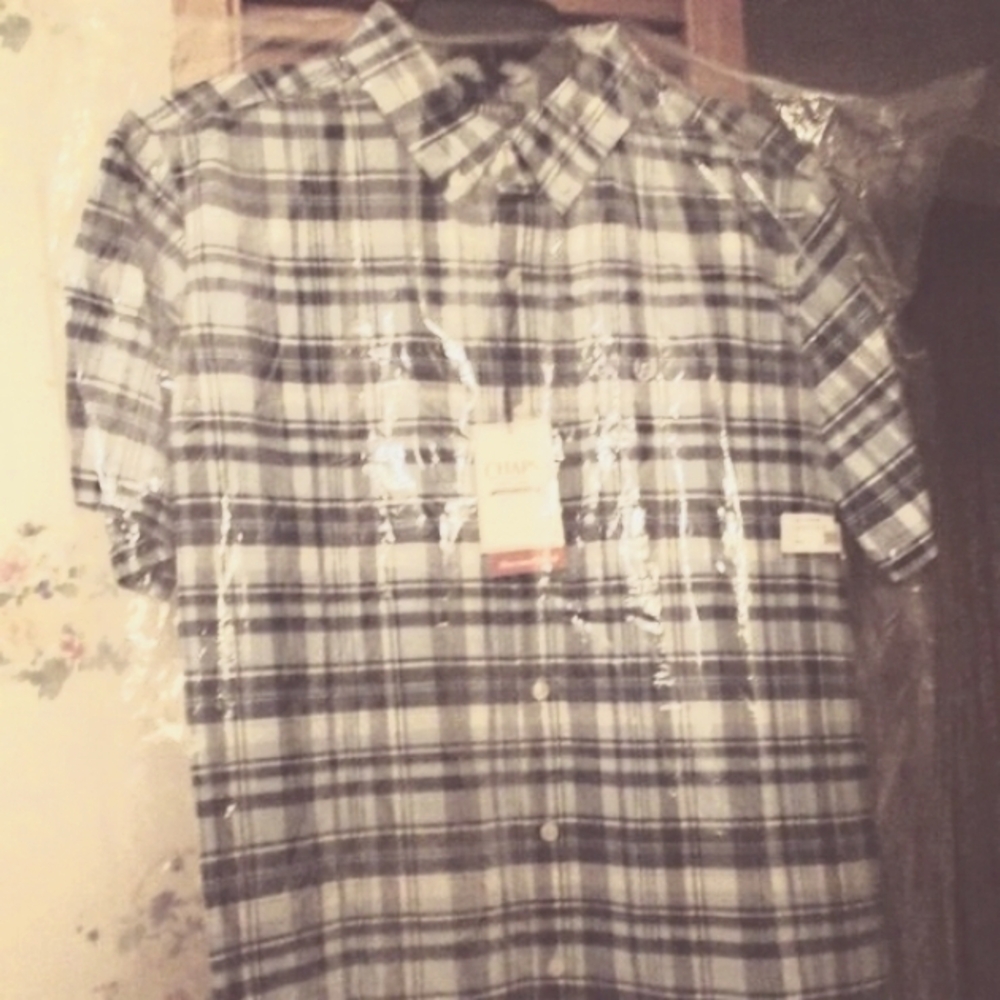 BNWT Chaps L Mens short sleeve shirt in blue Plaid pattern